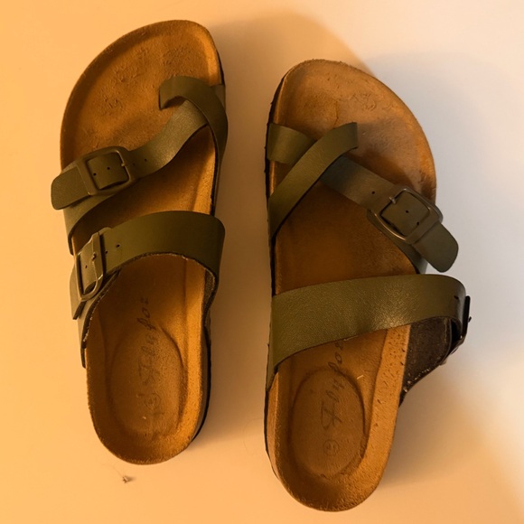 Sandals - Picture 1 of 3